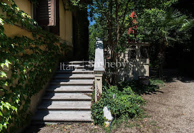 Villa with pool and garden 3