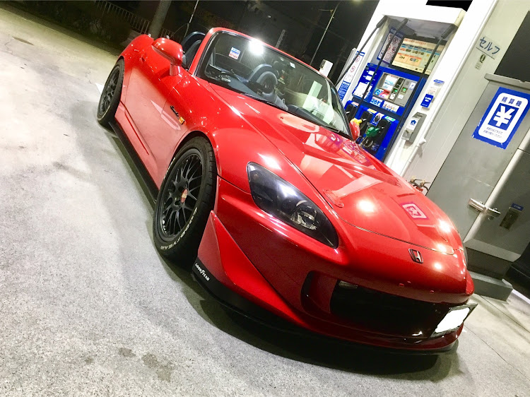 S2000のアイスを買いに行ったんだ・ガソリンも入れに行ったんだ・ついでに写真撮ったんだ・ビッカビカにキマってるんだ・うん。アイスうめえ。に関するカスタム事例の投稿画像1枚目