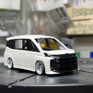 ノア ZWR90W