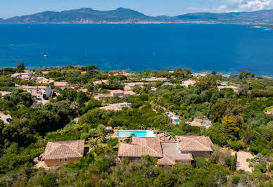 Villa avec piscine en bord de mer 4