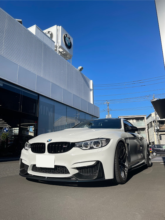 M4 クーペのBMW・車が汚い・バッテリー交換・カメラ欲しいに関するカスタム事例の投稿画像1枚目