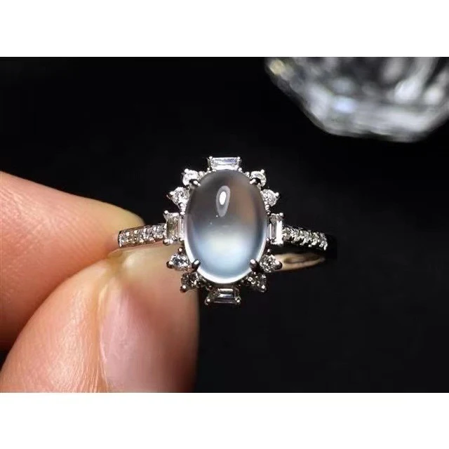 Title 3, Bague nouille aux œufs en calcédoine glacée ave...