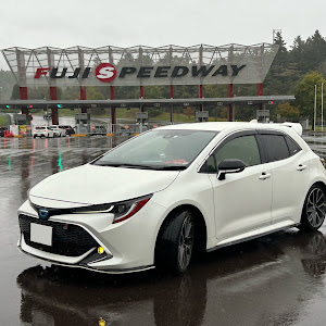 カローラスポーツ ZWE211H