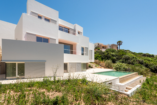 House with pool and garden 4