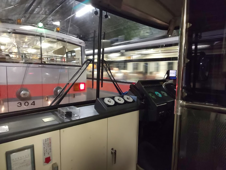 こっそり。さんが投稿したトロリーバス・黒部ダム・黒部の月・良くみたら電車と船しか出てきませんね…・車じゃなくてごめんなさいに関するカスタム事例の投稿画像1枚目