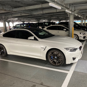 M4 クーペ F82