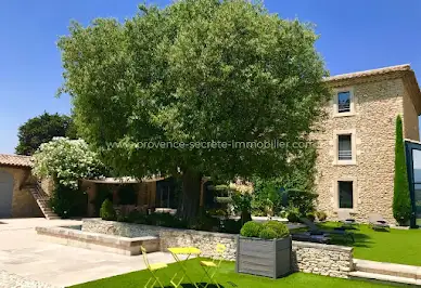 Luxury Vacation Rentals in Cabrières-d'Avignon: Holiday Homes