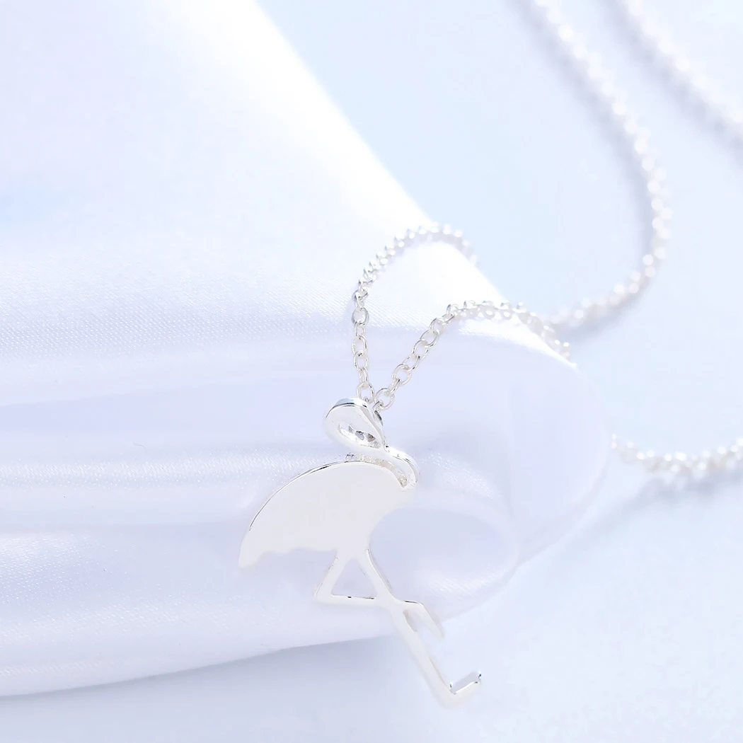 Title 2, Collier pendentif autruche grue à couronne roug...
