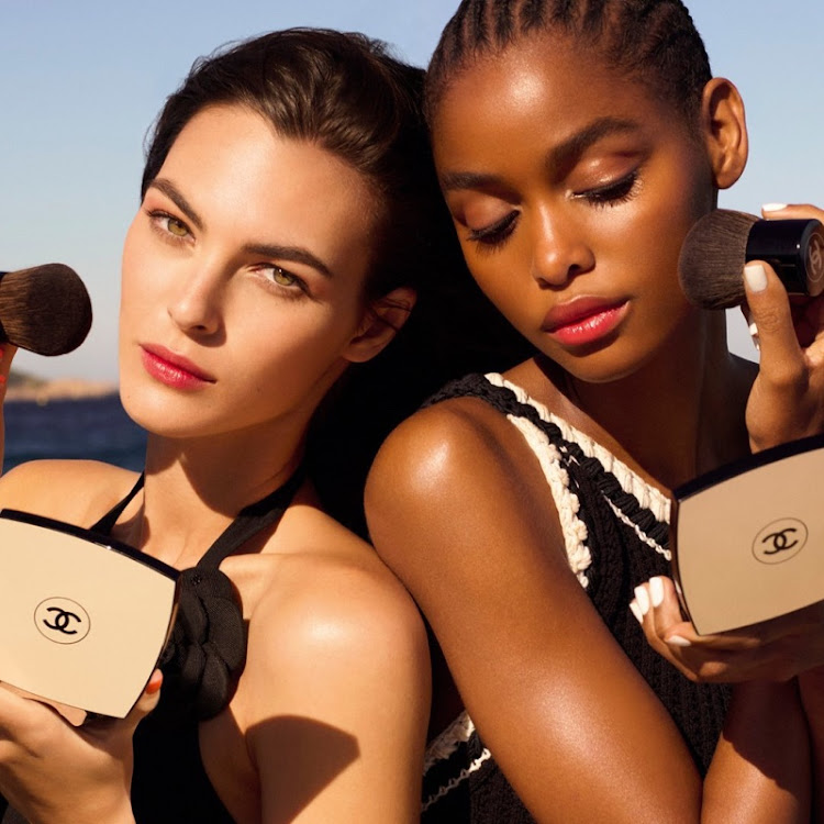 Vittoria Ceretti and Blesnya Minher star in Chanel Les Beiges makeup summer 2022 campaign.