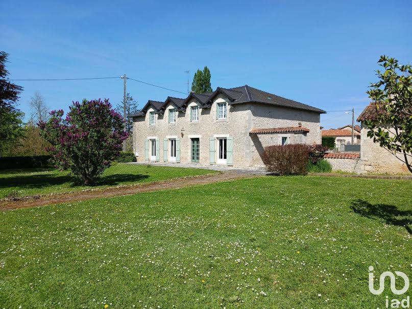 Vente maison 9 pièces 214 m² à Usson-du-Poitou (86350), 168 000 €