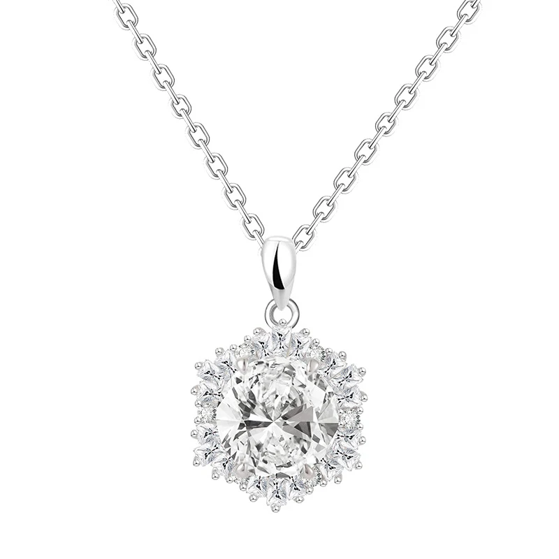 Snowflake S925 Sterling Zilveren Ketting voor Dames. Lichtgewicht luxe voor speciale interesse. Een elegant sieraad om je outfit mee op te fleuren.