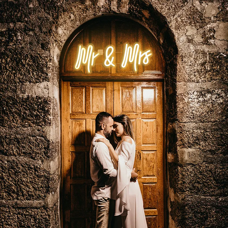 Title 5, Luminous Word Mr&Mrs LED Neon Unutrašnja Dekora...