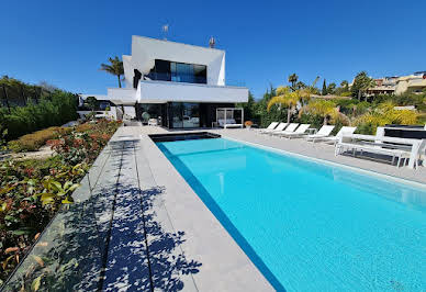 House with pool 9