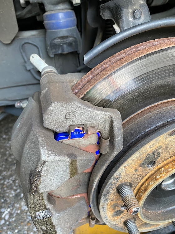 ハイエースのウェッズスポーツ・ブレーキパッド交換・CRS ESSEX・ちびっ子整備士・無理矢理お手伝い笑笑に関するカスタム事例の投稿画像7枚目