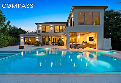 House with pool 2