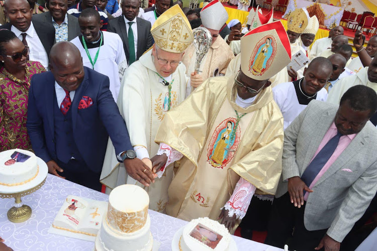 Retired Bishop Phillip Sulumeti cuts a cake alongside Narc-Kenya party leader Martha Karua, Kakamega Governor Fernandez Barasa and Prime Cabinet Secretary Musalia Mudavadi on October 28, 2022