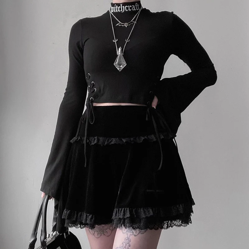 Spitzen-Wildleder-Rock Der Inbegriff von Stil und Komfort. Vielseitig für elegante und lässige Outfits. Ein Must-have für jede Garderobe.