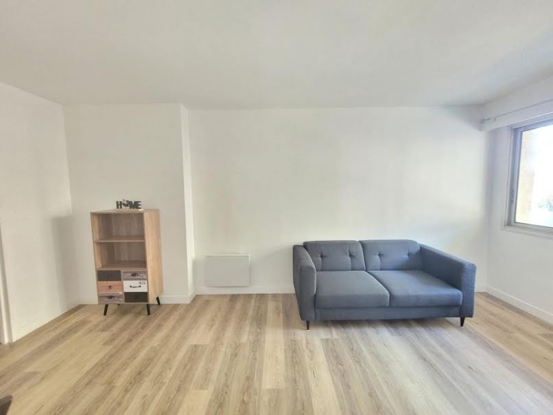 Location meublée appartement 2 pièces 53 m² à Narbonne (11100), 595 €