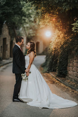 Jurufoto perkahwinan Daniel Cseh (tothemoonandback). Foto pada 30 Ogos 2018