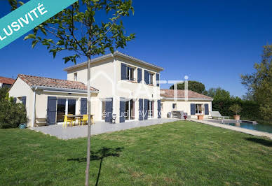 House with pool and terrace 3