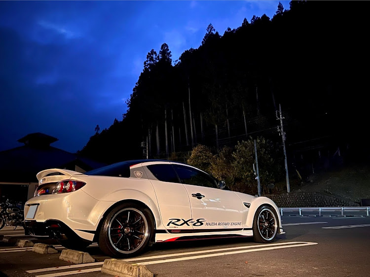 RX-8の陽が暮れてしまったけれど・峠ドライブは楽しい！・道の駅・車検対応仕様・施設の照明で盛れるに関するカスタム事例の投稿画像2枚目