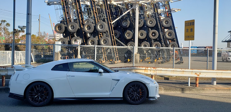 NISSAN GT-Rのコンテナ車輌・台車移動・力持ち・現場目撃に関するカスタム事例の投稿画像1枚目