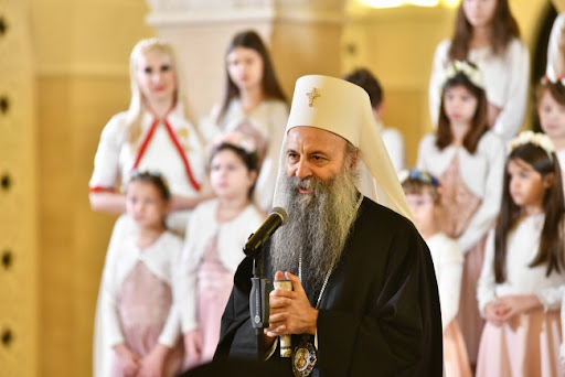 Patrijarh Porfirije podelio božićne paketiće deci bez roditeljskog staranja