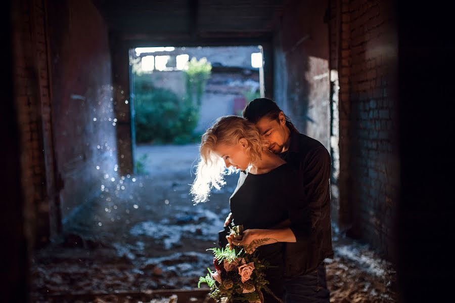 Svatební fotograf Aleksey Astredinov (alsokrukrek). Fotografie z 11.června 2015