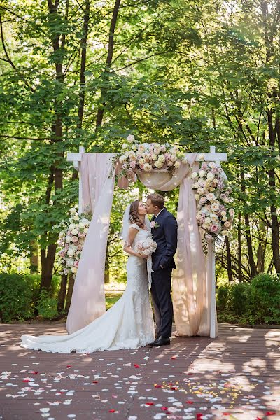 Wedding photographer Nadya Solnceva (photosolntse). Photo of 14 August 2017