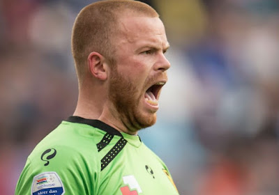 VIDEO: Hilarische struikelpartij van Cambuur-goalie