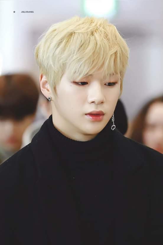 Kang Daniel Just Dyed His Hair Blonde And Now He Looks 