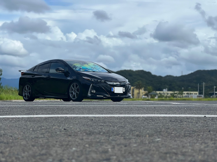 プリウスPHVのみのちゃん工房・iPhone13pro・輸出用・PHV GR スポーツ・丸車で欲しいに関するカスタム事例の投稿画像2枚目