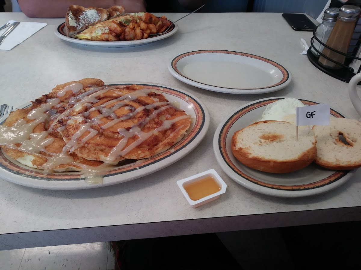 GF cinnamon bun pancakes with and egg and plain bagel.