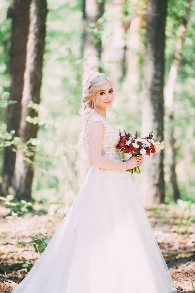 Fotógrafo de casamento Denis Khuseyn (legvinl). Foto de 19 de julho 2018