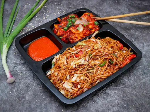 Chicken Schezwan Momo With Egg Tangra Chow Mein