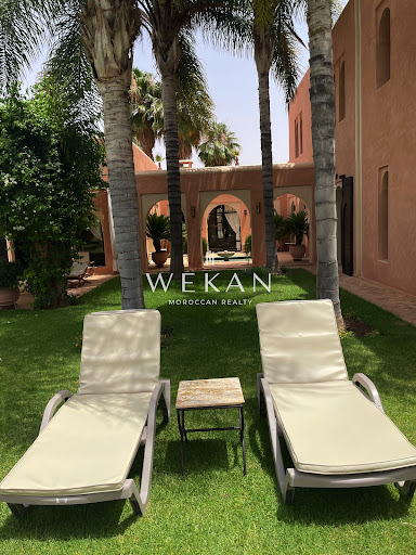Villa with pool and garden 5