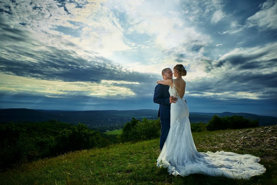 Fotógrafo de casamento Roland Földvári (foldvariphoto). Foto de 25 de setembro 2020