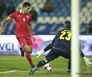 Aleksandar Mitrovic trapt Servië voorlopig naar de kop van groep D