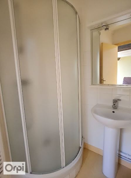 Location  appartement 1 pièce 38.71 m² à Montluçon (03100), 323 €