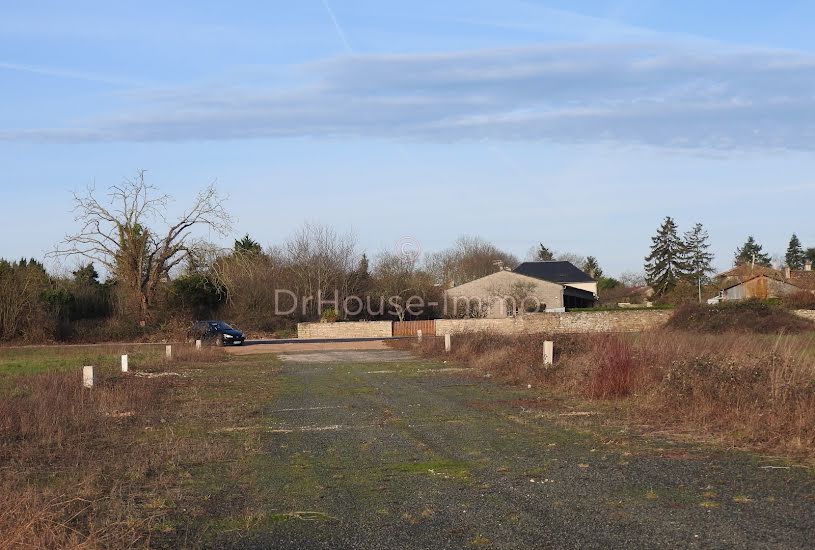  Vente Terrain agricole - 666m² à Saint-Sauvant (86600) 