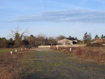 terrain à Saint-Sauvant (86)