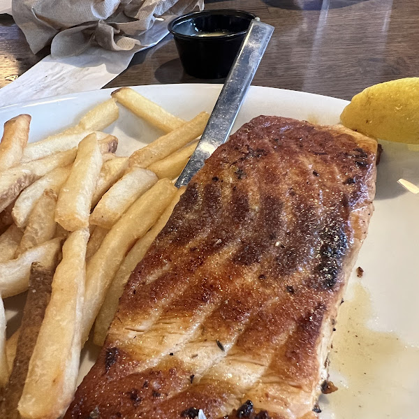 Salmon with fries