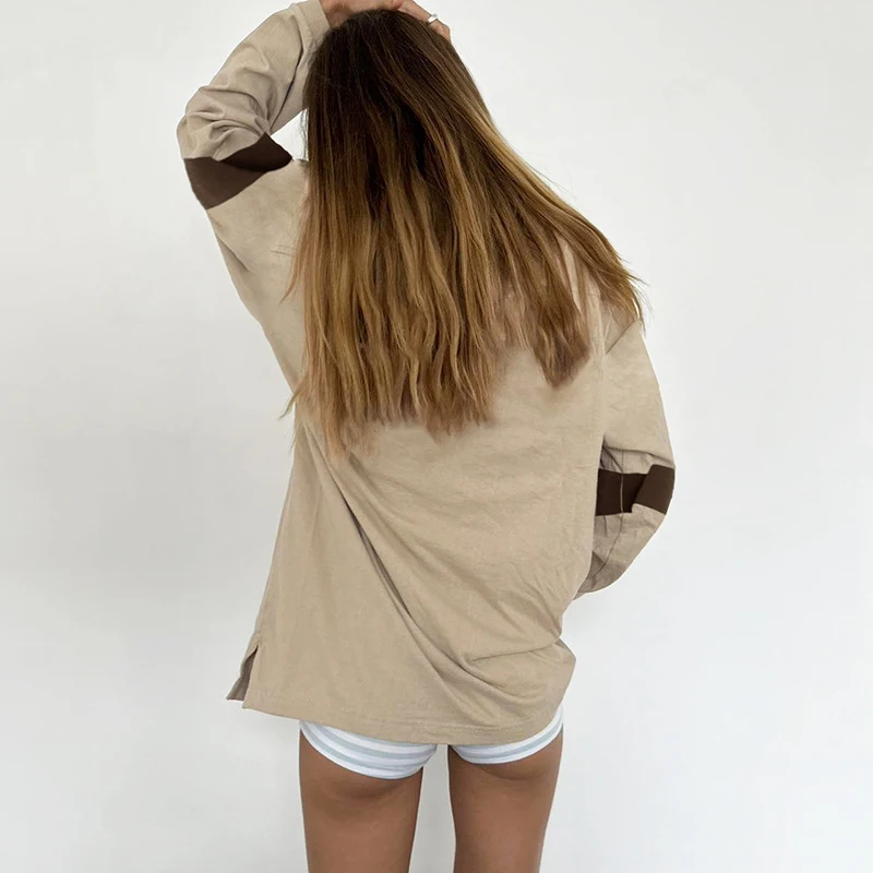 Bluza damska w stylu college z okrągłym dekoltem i nadrukiem cyfrowym, luźna i wygodna, idealna na co dzień.