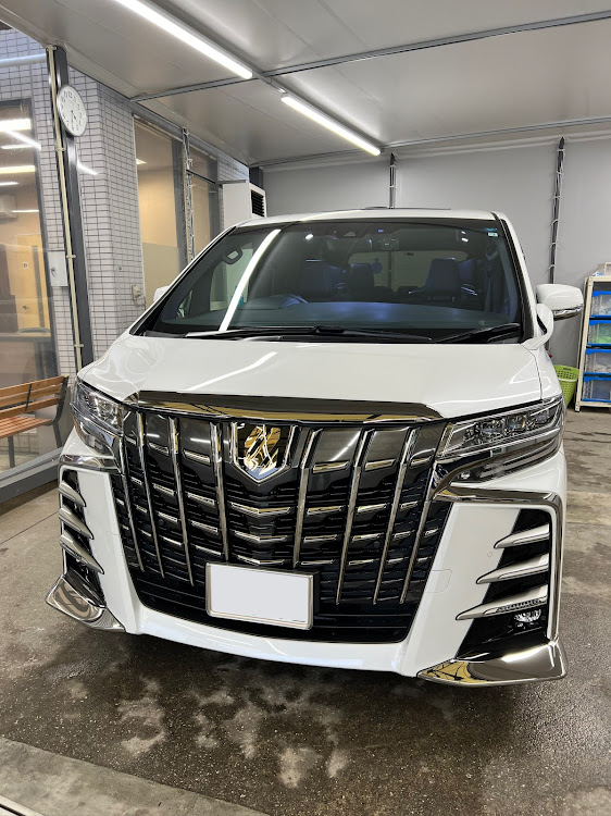 アルファードの洗車・タイプゴールドⅡ・キーパーラボ・エンブレムスモークフィルム・LEDガーニッシュに関するカスタム事例の投稿画像1枚目