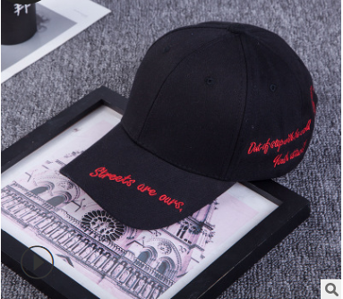 Geborduurde baseballcap met kruis, ideaal voor dagelijks gebruik, beschermt tegen de zon en toont op elegante wijze je geloof.