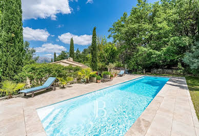 Maison avec piscine et jardin 19