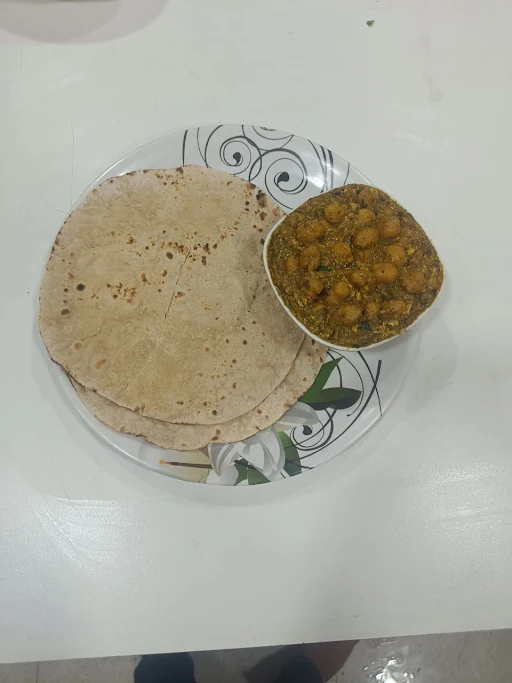 Roti With Paneer Masala