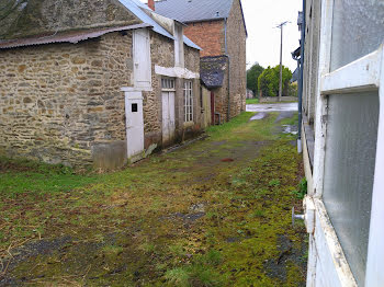 parking à Saint-Aubin-du-Désert (53)