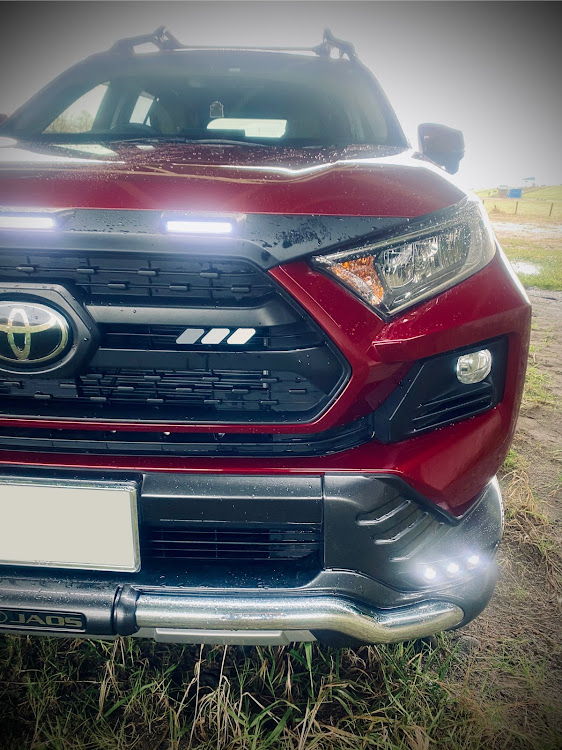 RAV4のセンシュアルレッドマイカ・グリルバッチに関するカスタム事例の投稿画像3枚目