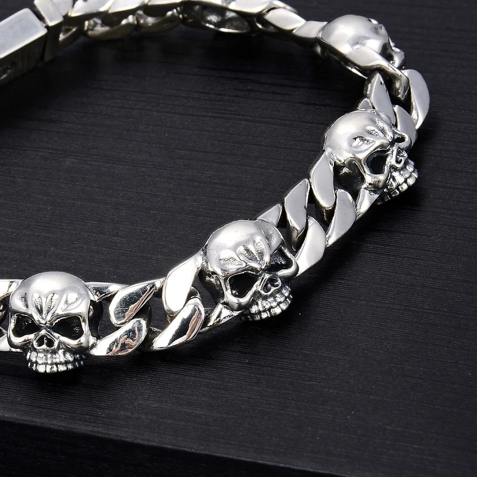 Sterling zilveren overheersende schedelarmband heren Koreaans hiphop punk. Stoere hand sieraden. Een echte eyecatcher.